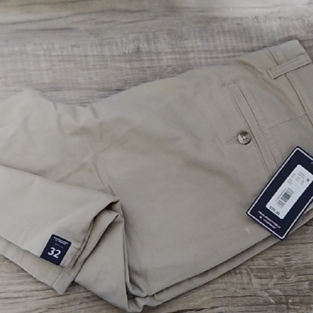 Roundtree & Yorke Men's Tan Chinos